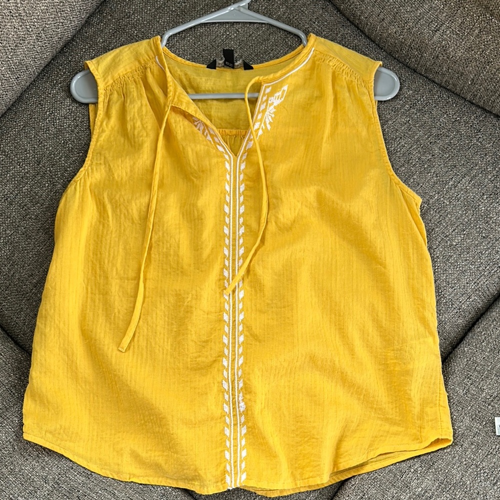 Banana Republic Women’s Yellow Embellished Sleeveless Blouse Small